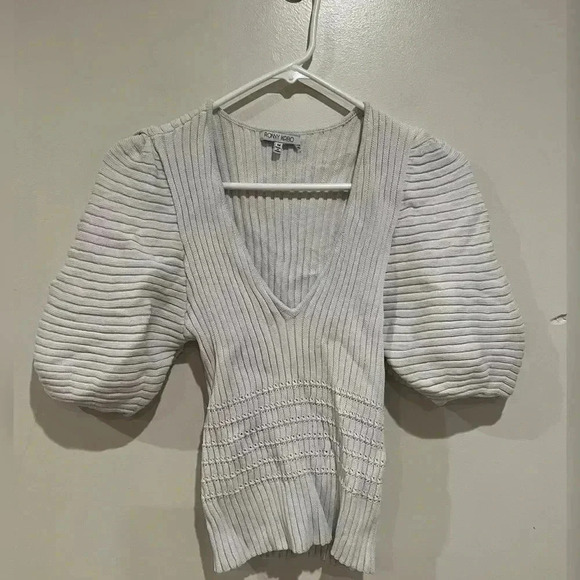 Ronny Kobo Puff Sleeve
Sweater - Picture 5 of 6